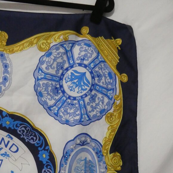 Unbranded | OS | Blue White Gold | Holland Souvenir Scarf - Picture 6 of 16